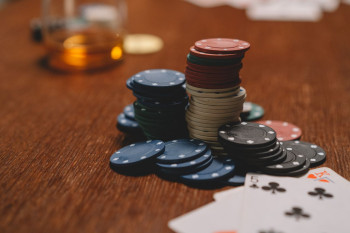 Entertainmentagenda voor thuis: zo maak je van een livecasinoavond een uitje
