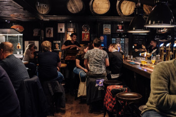 Zijn pubquizzen en jamsessies de nieuwe hausse in het Nederlandse nachtleven