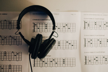 De Muziekquiz als Speeltuin voor Gokkers