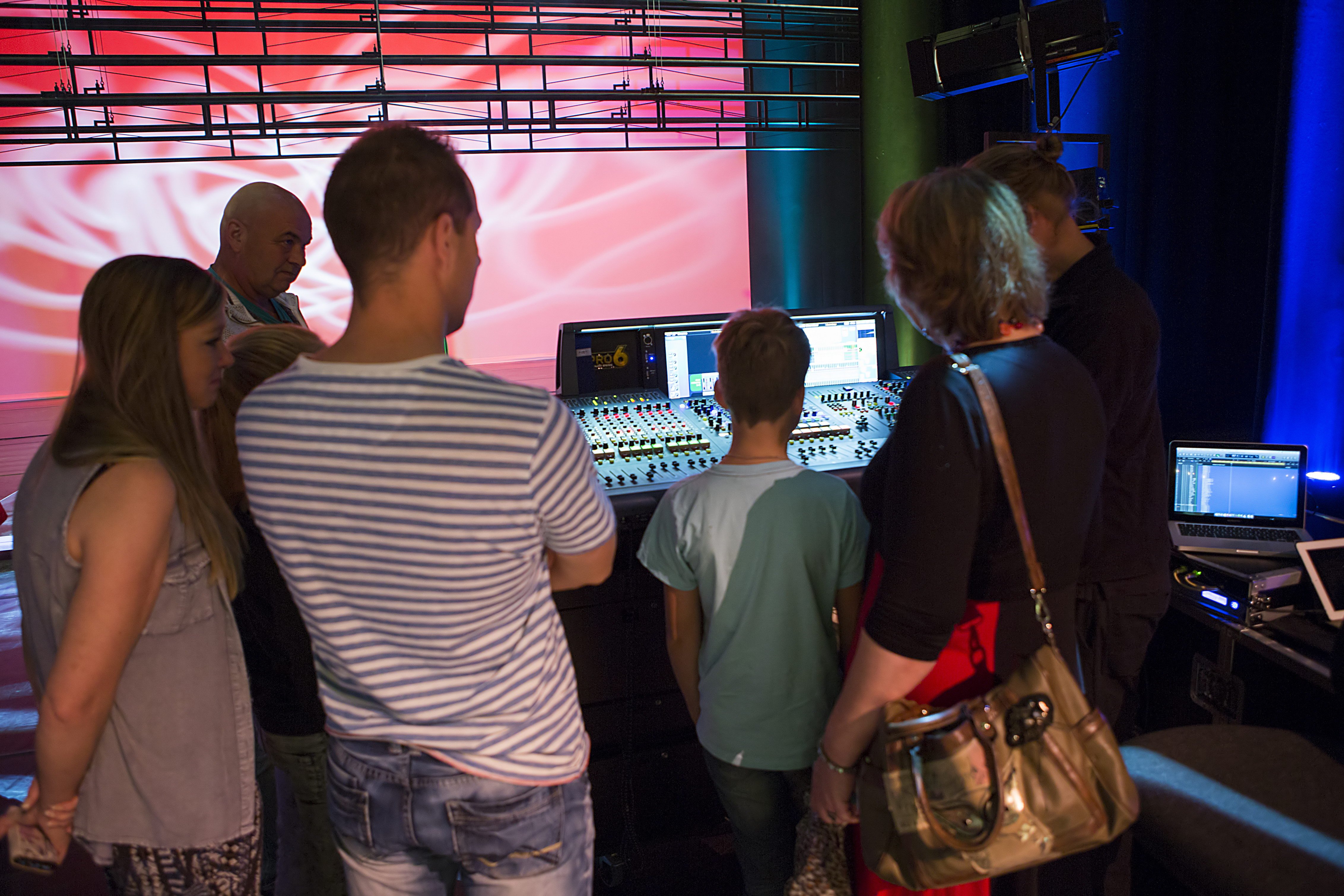 Kijkje achter de schermen in een theater