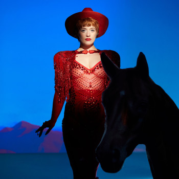 Valentina Tóth - Revue Revanche