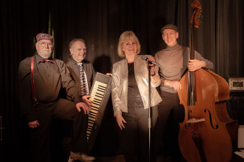 Josien van Och met het Moonglow combo