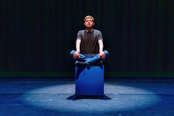 Droogkomisch cabaret met Thjum