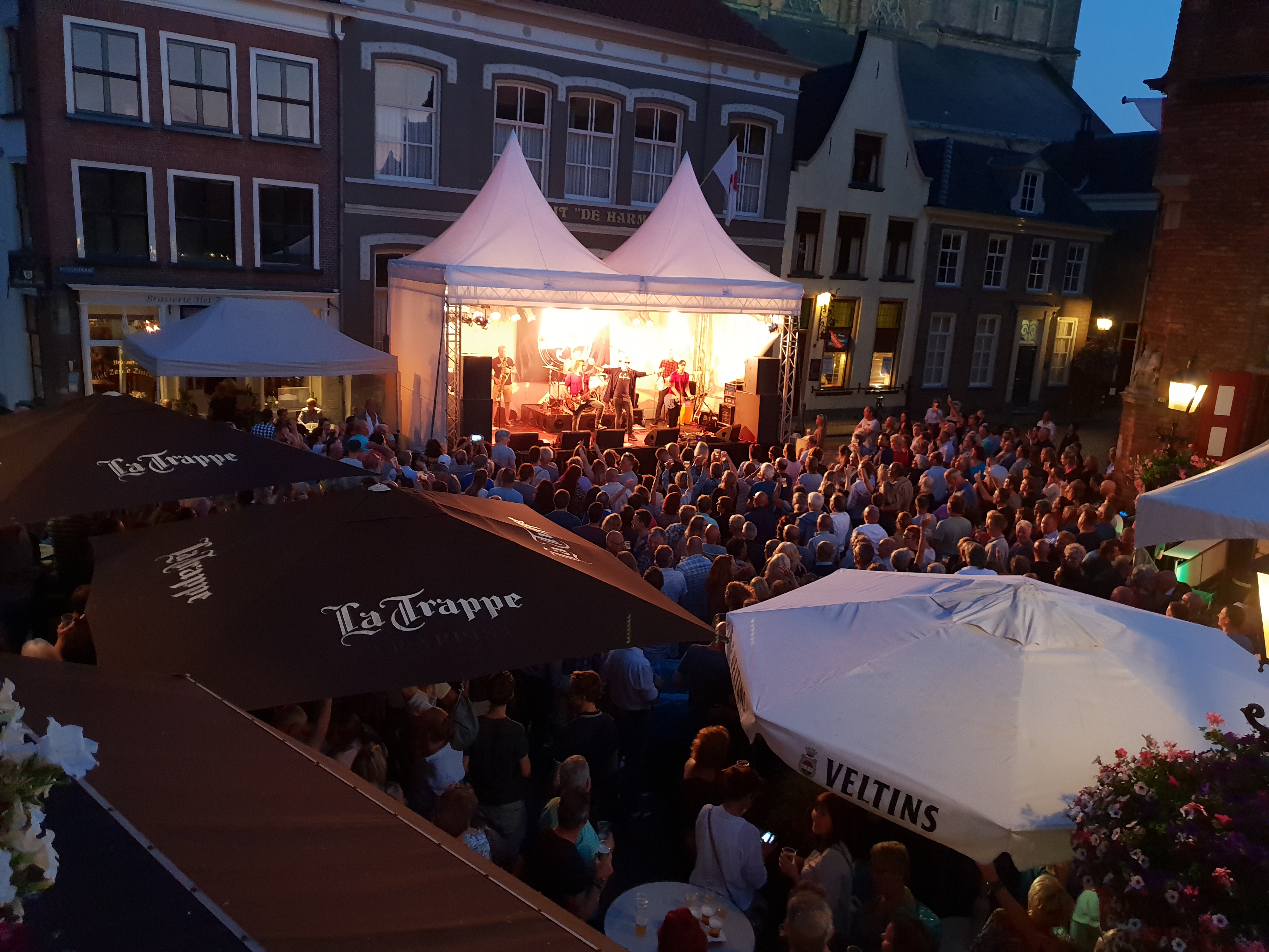 5TH Wheel op podium De Waag Doesburg
