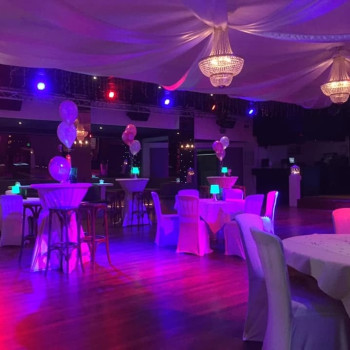 Partycentrum van Opstal