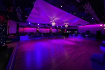 Partycentrum van Opstal