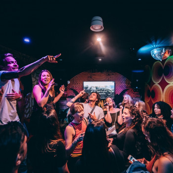 Dikke Mic Karaoke Bar