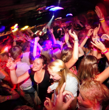 Bar-Dancing Wyb